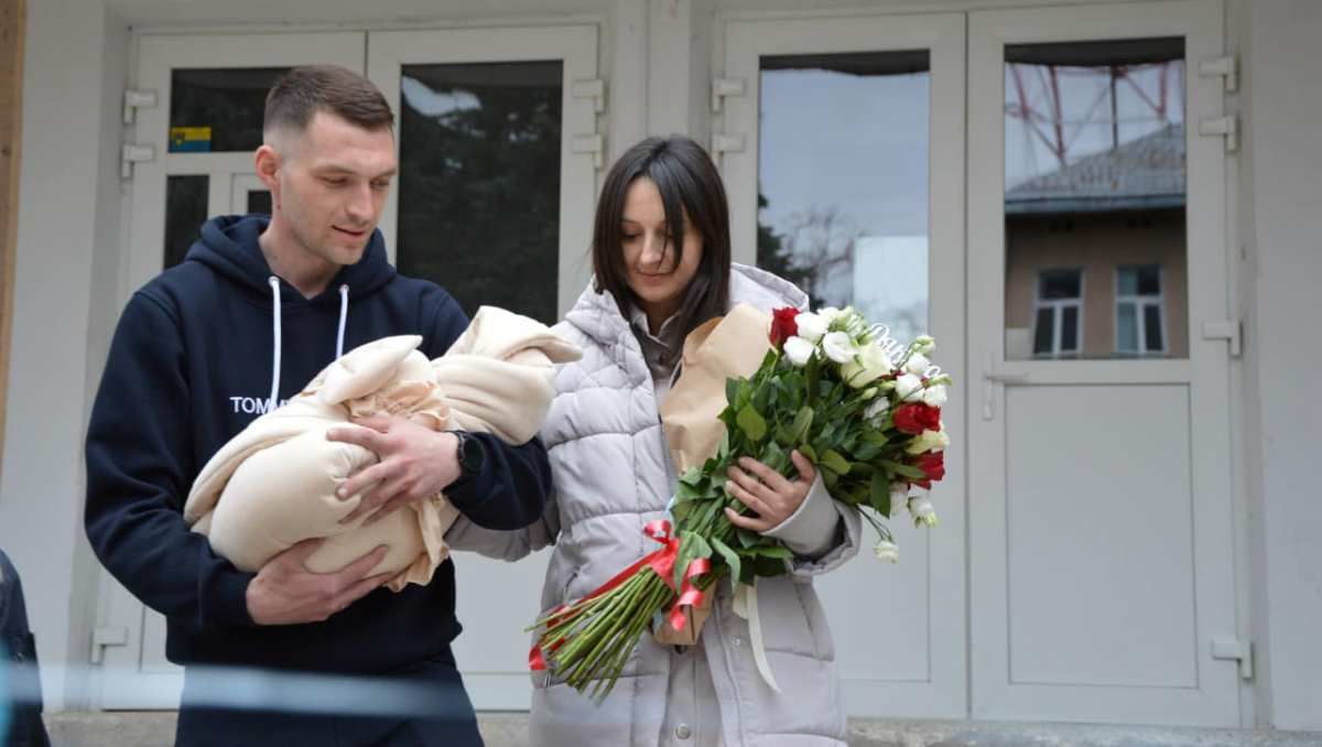 В Киеве за 55 дней войны поженились 1800 пар и родилось полторы тысячи малышей