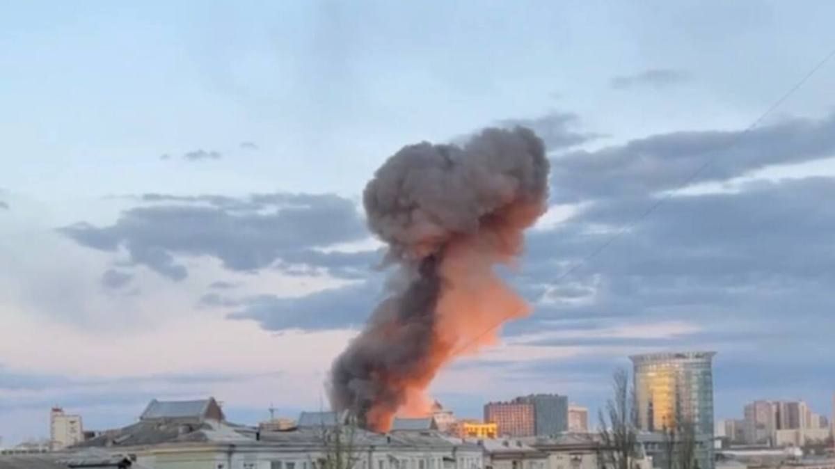 Два ракетных удара по Киеву: попадание в жилой дом, есть пострадавшие