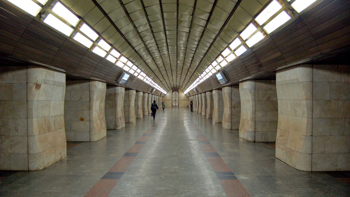 В Киеве возобновила работу станция метро "Кловская"