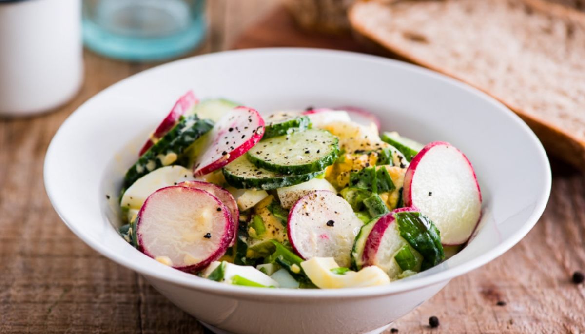 Где в Киеве купить свежие редис, огурцы и зелень для весеннего салата: адреса