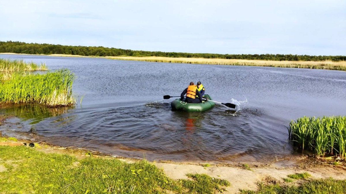 Под Киевом из реки достали тело женщины