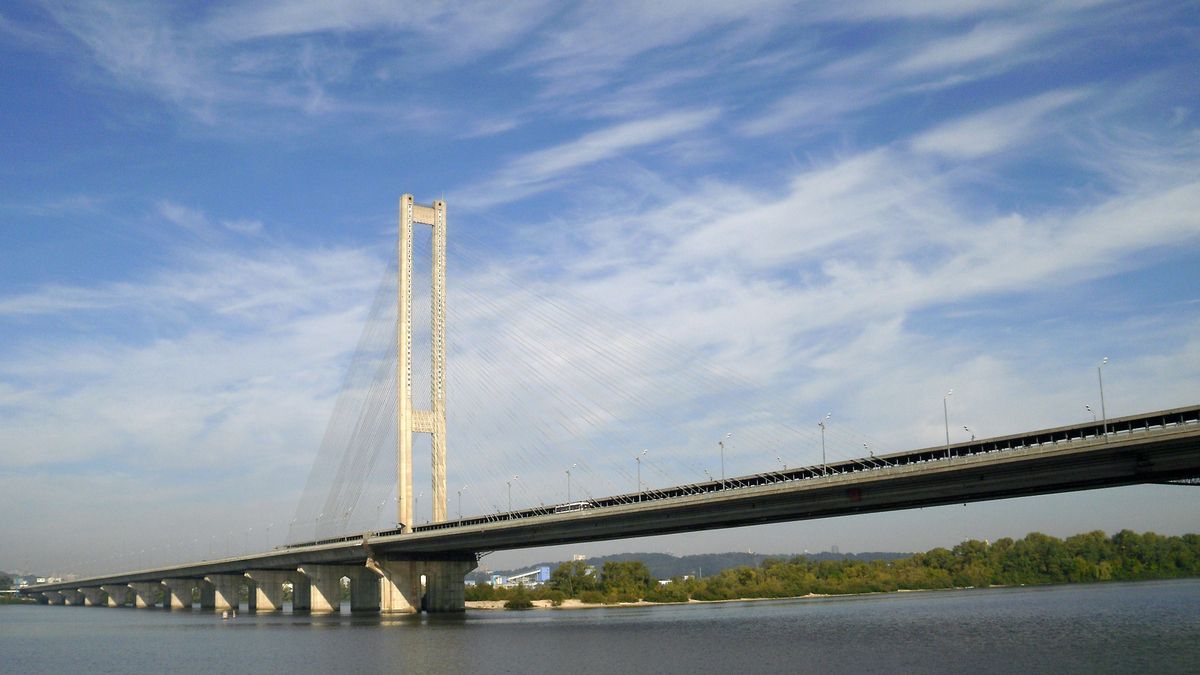 В Киеве ограничат движение по Южному мосту