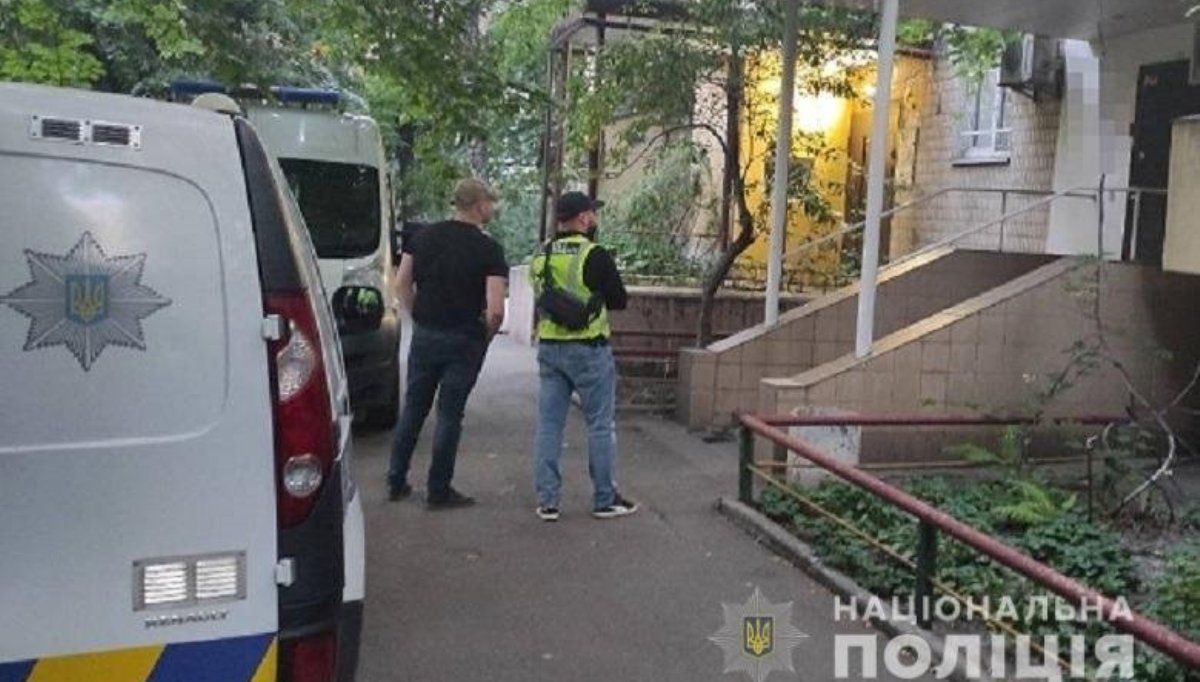 В Киеве полиция приехала на вызов из-за громкого телевизора, а нашла в квартире труп с простреленной головой