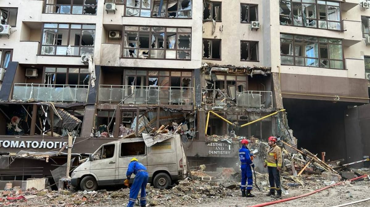 Под завалами дома в Шевченковском районе достали семилетнюю девочку