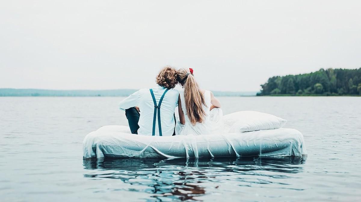 На Київщині молоду пару віднесло від берега на матрацах: для їх порятунку визивали рятівників