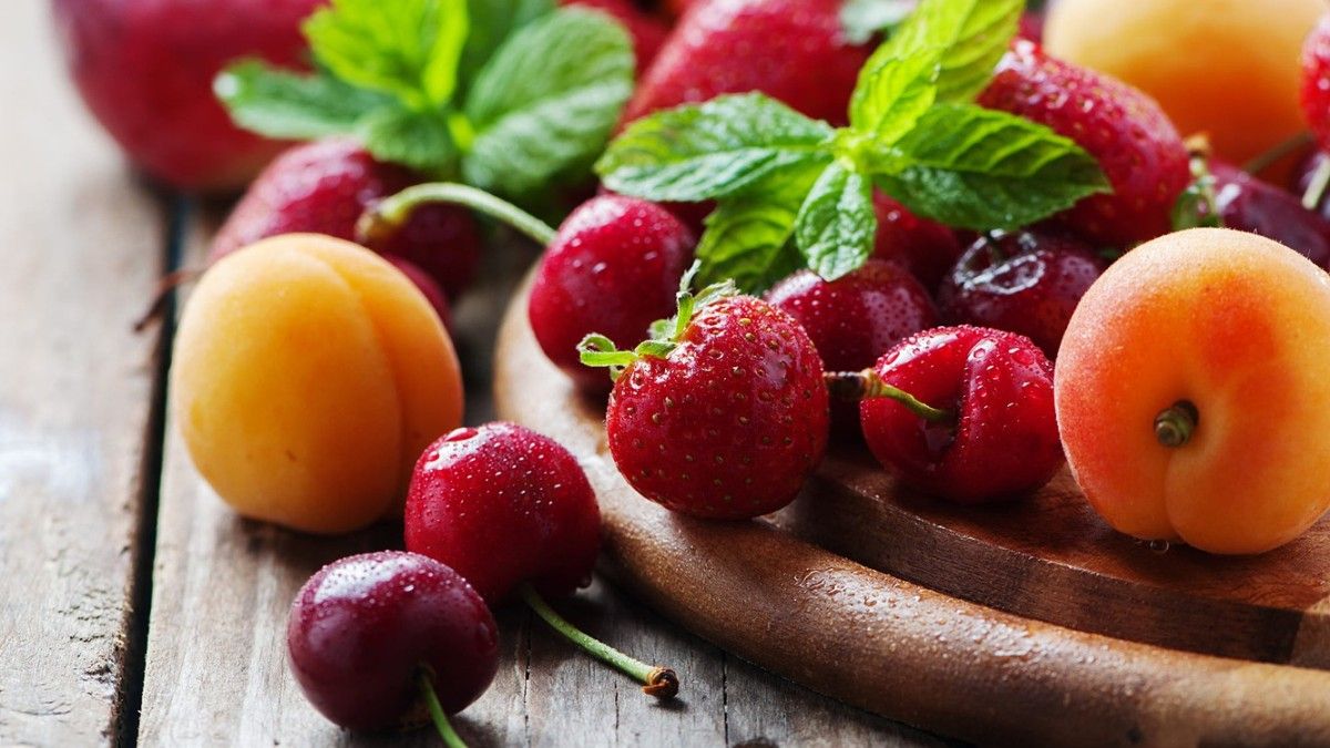 Де в Києві купити солодкі нектарини та стиглу черешню: адреси ярмарок