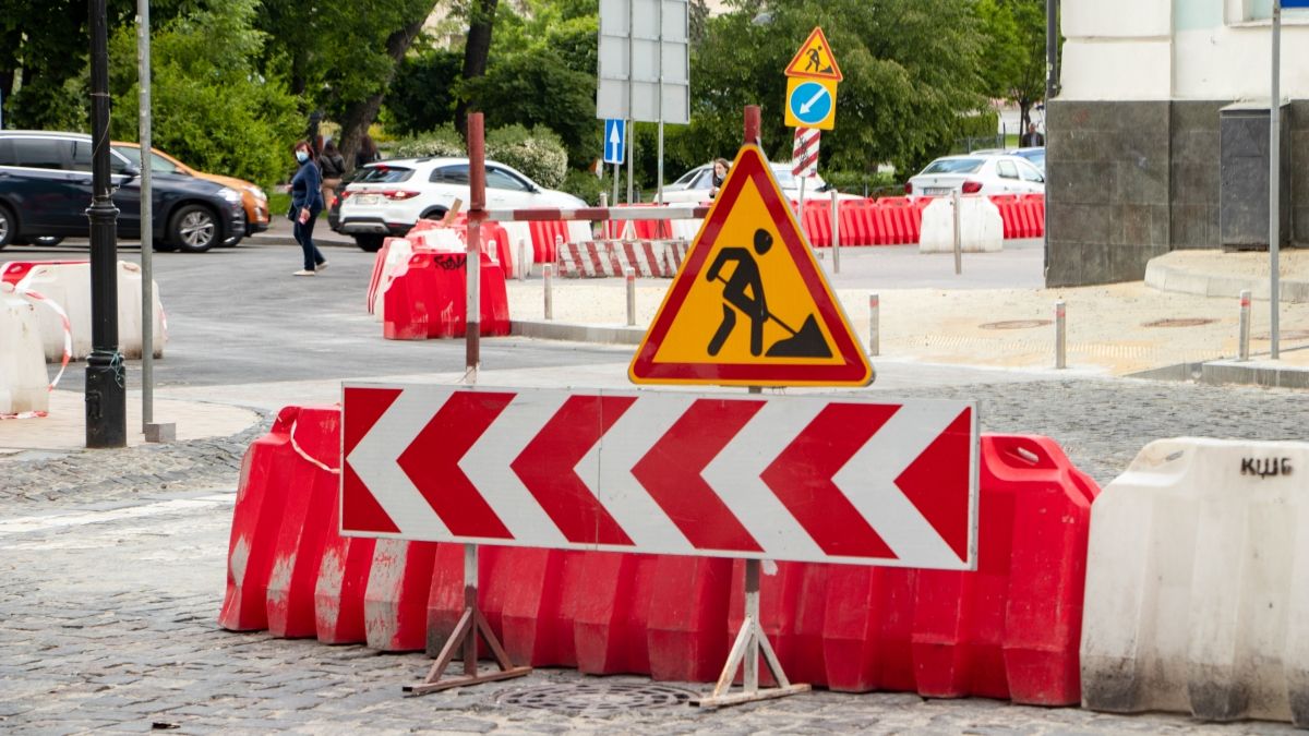 У центрі Києва на місяц обмежили рух однією з вулиць: схема