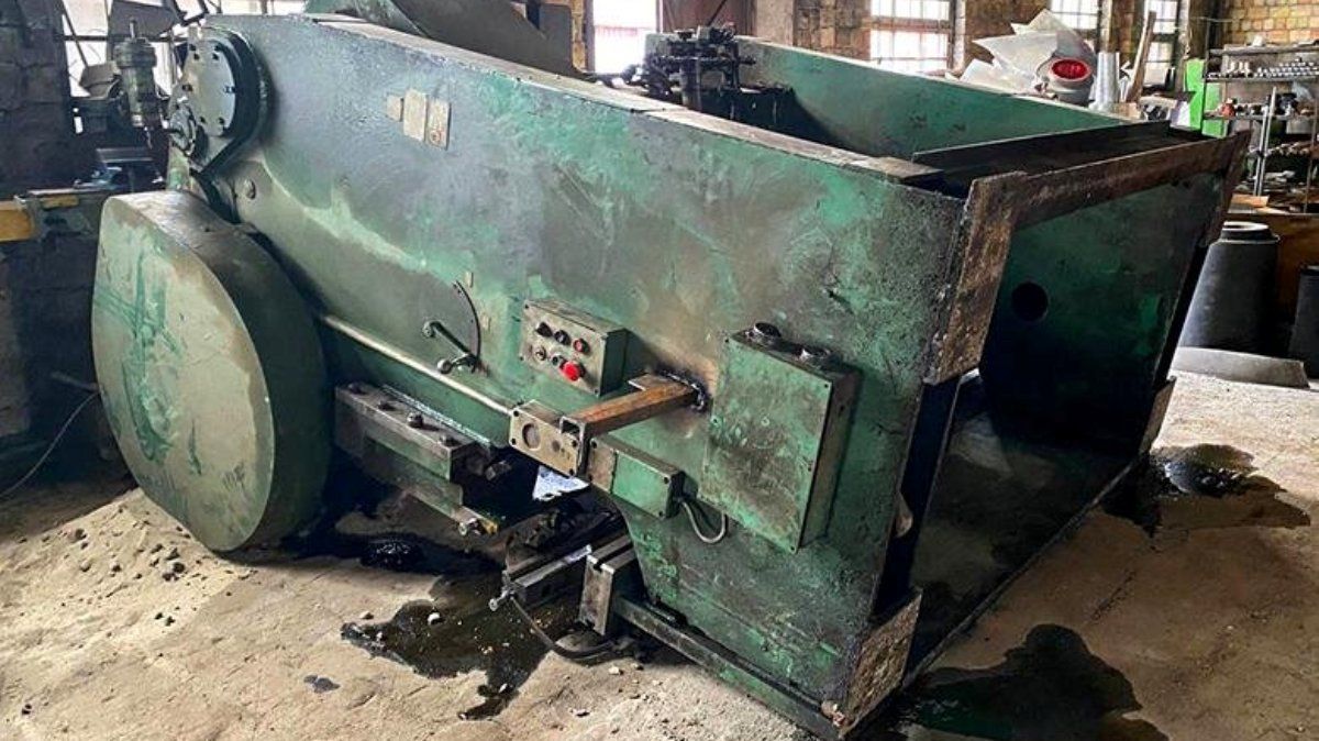 У Києві робітника цеху роздавило 9-тонним верстатом: судитимуть директора та інженера підприємства