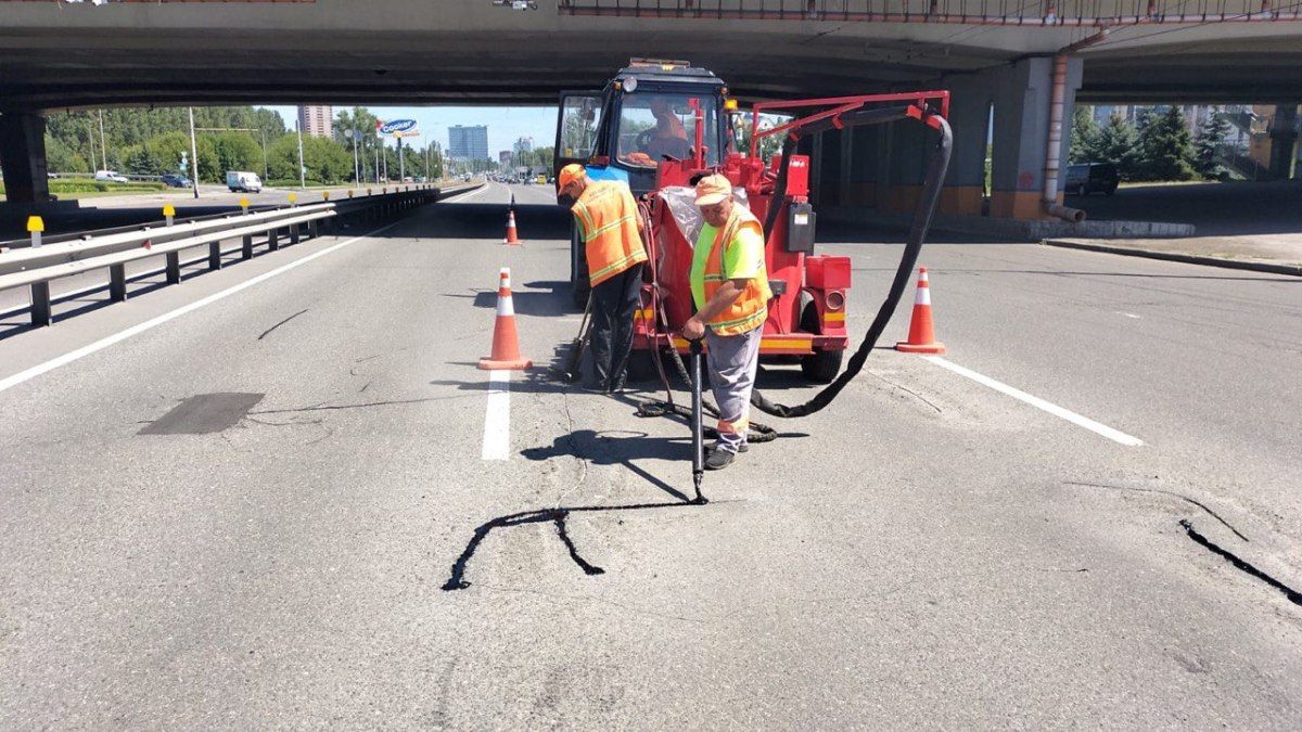 У Києві потріскались більше 130 км доріг