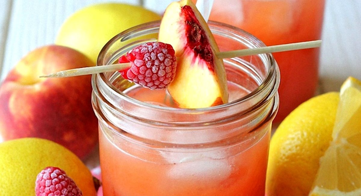 Де у Києві купити малину, абрикоси та солодкі персики біля будинку: адреси