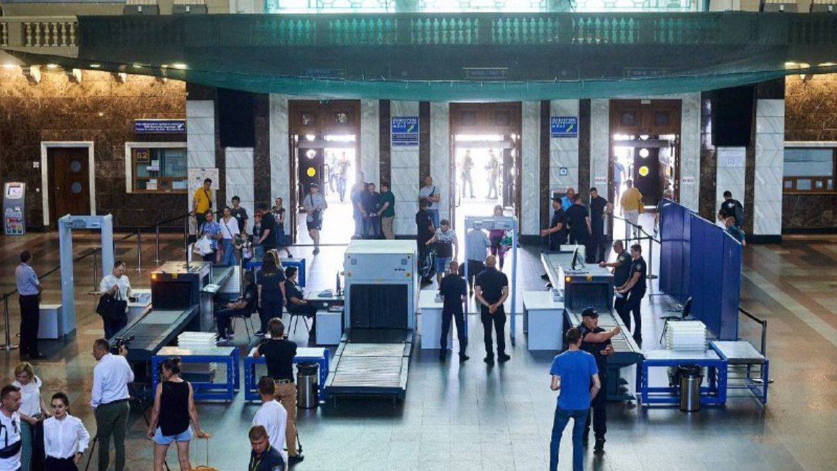 У Києві чоловік намагався пронести гранату у поїзд