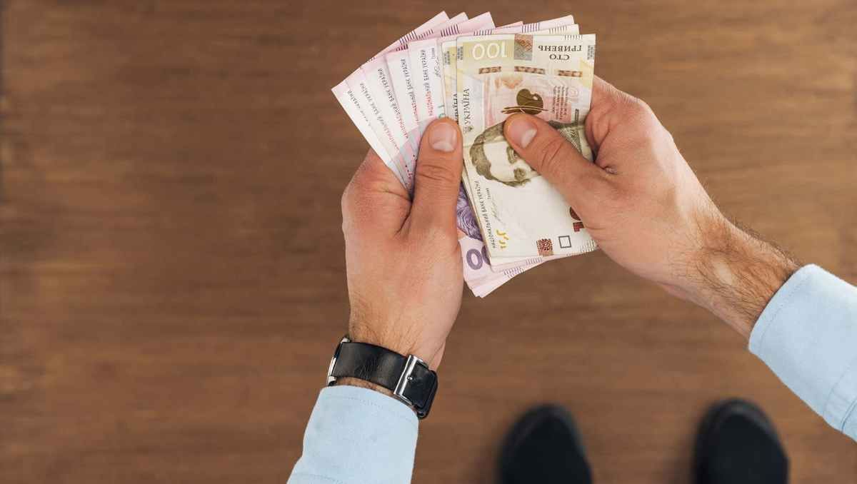 У Києві посадовець метрополітену нарахував собі та колегам незаконних премій на 180 тисяч гривень