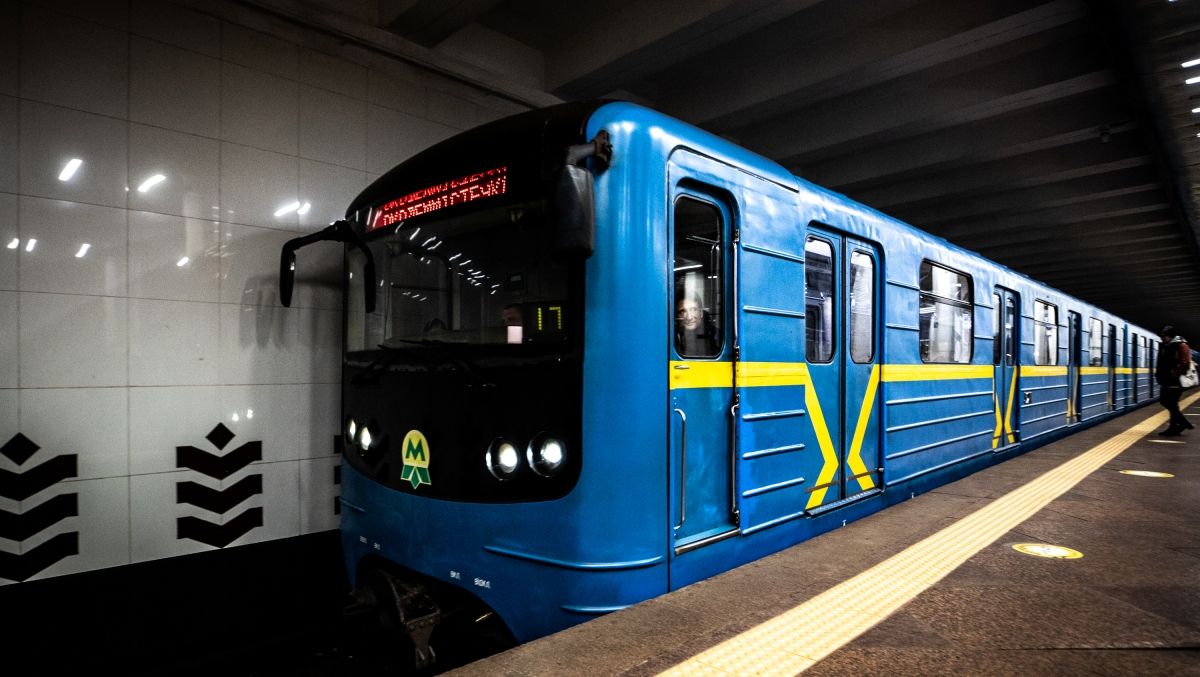 Як сьогодні у Києві працює метрополітен: де проводять планові ремонти та за яким графіком курсують поїзди