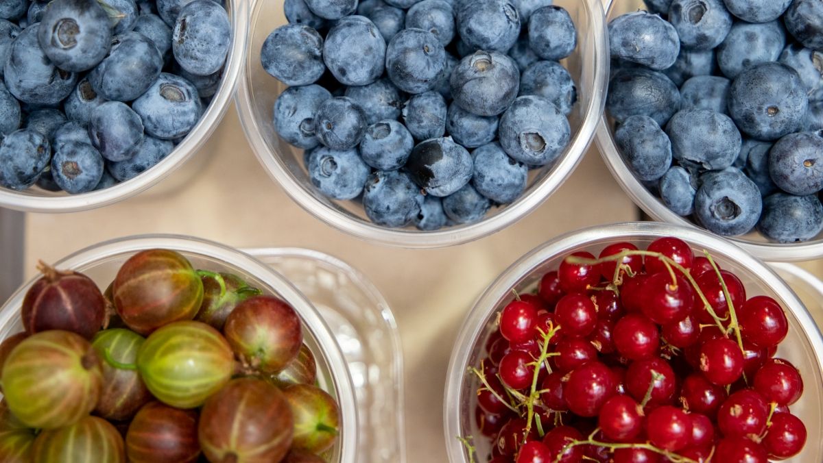 Де у Києві купити фермерські груші, яблука та ягоди: адреси