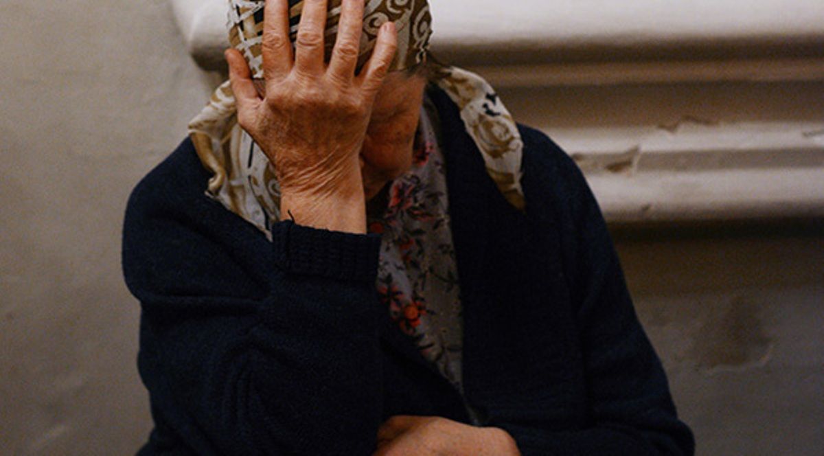 У Києві юнак знущався над своєю бабусею та погрожував їй ножем