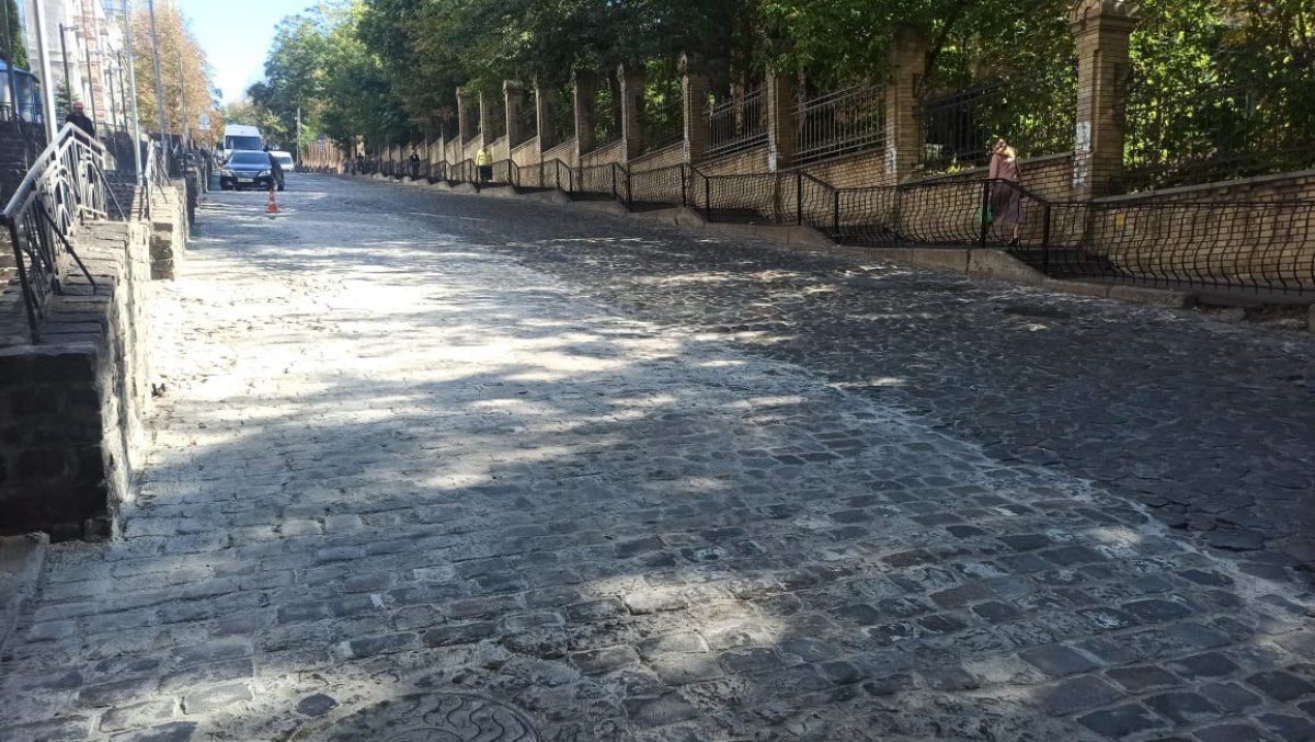У Києві замінили бруківку на Шовковичній