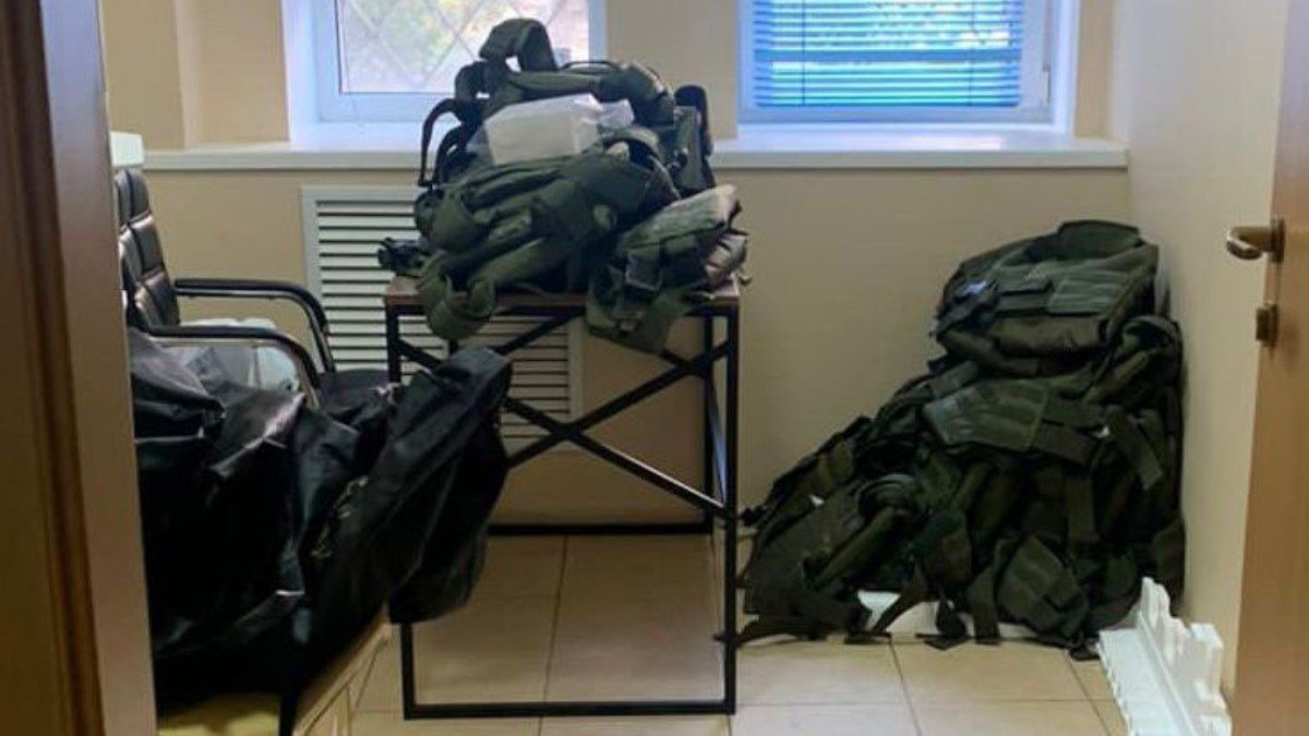 У Києві жінка незаконно продавала бронежилети з гуманітарної допомоги