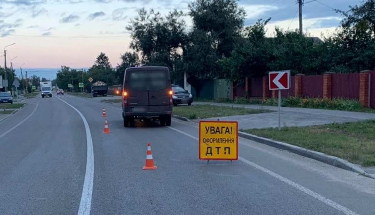 Під Києвом Volkswagen сбив 13-річну дитину, що перебігала дорогу