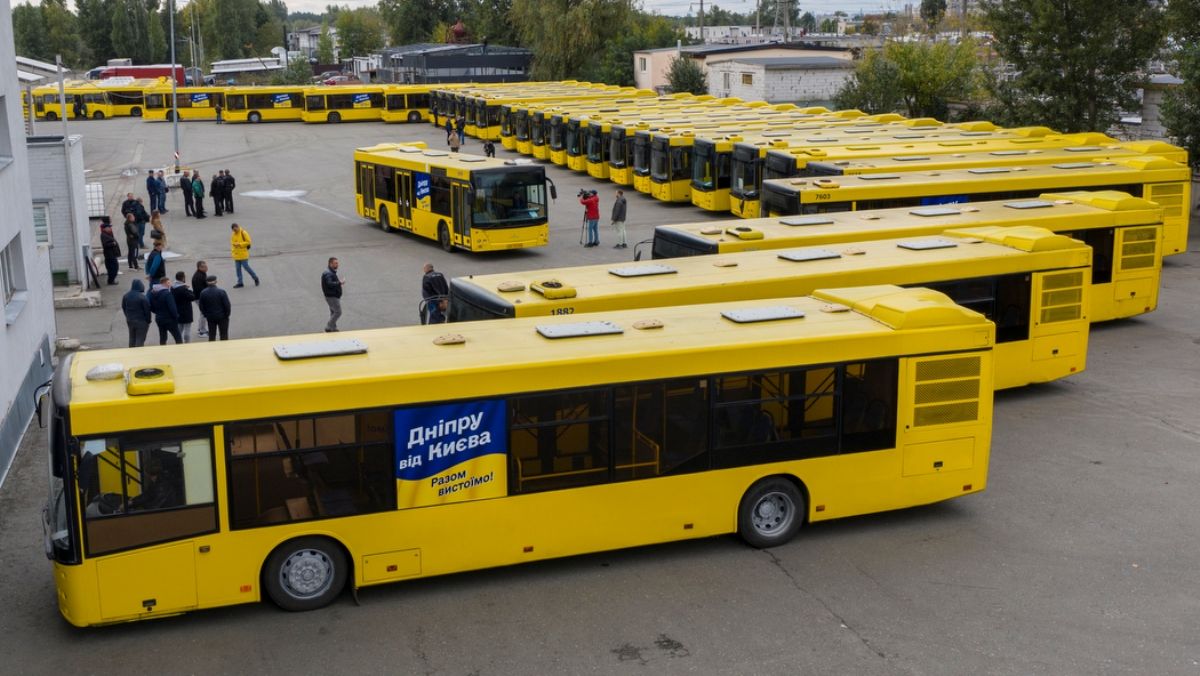 Київ відправляє в Дніпро 30 автобусів