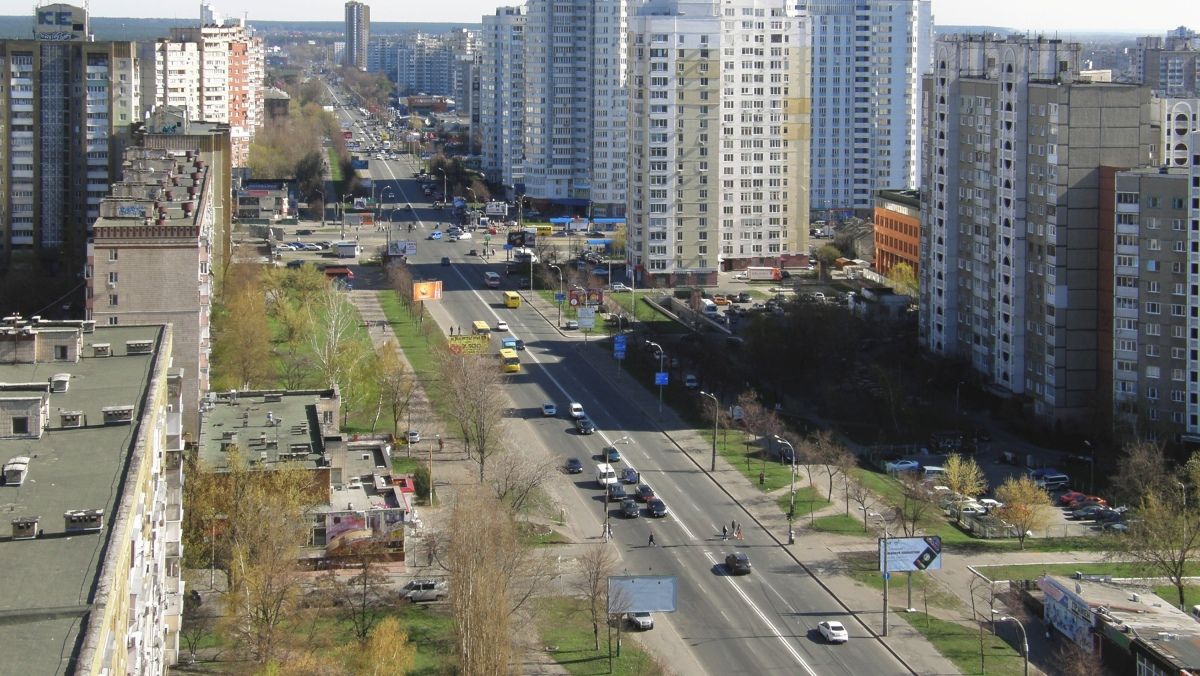У Києві на 10 днів обмежили рух Харківським шосе