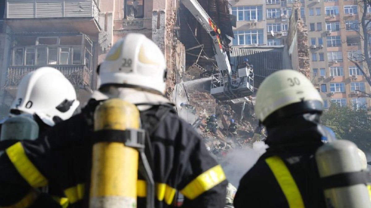 У Києві вже знайшли тіла 4 загиблих під завалами будинку в Шевченківському районі