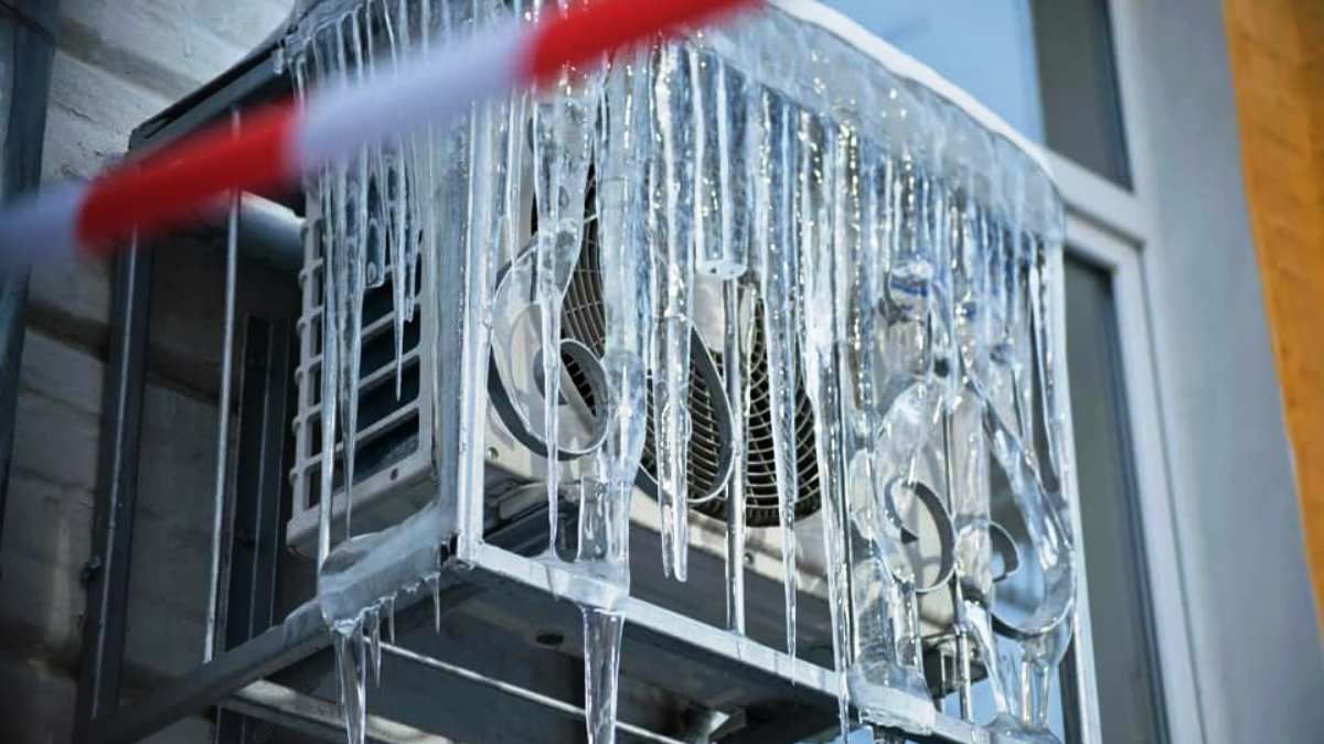 У Києві над головами жителів нависла смертельно небезпечна загроза: яз не стати жертвою бурульок