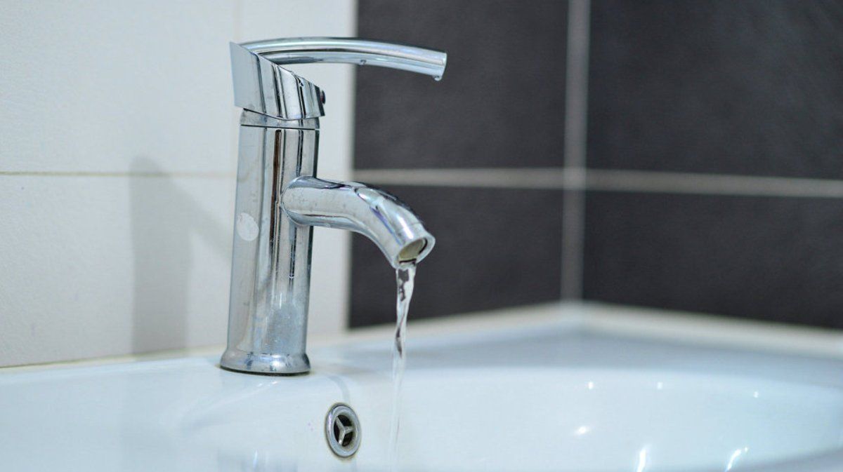 У Києві частково повертають водопостачання: яким районам