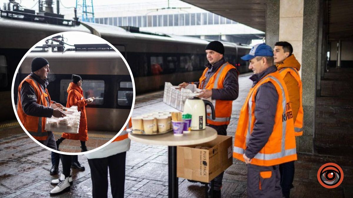 Провели в дорозі майже добу: у Києві рейс з Краматорська зустрічали з чаєм та їжею
