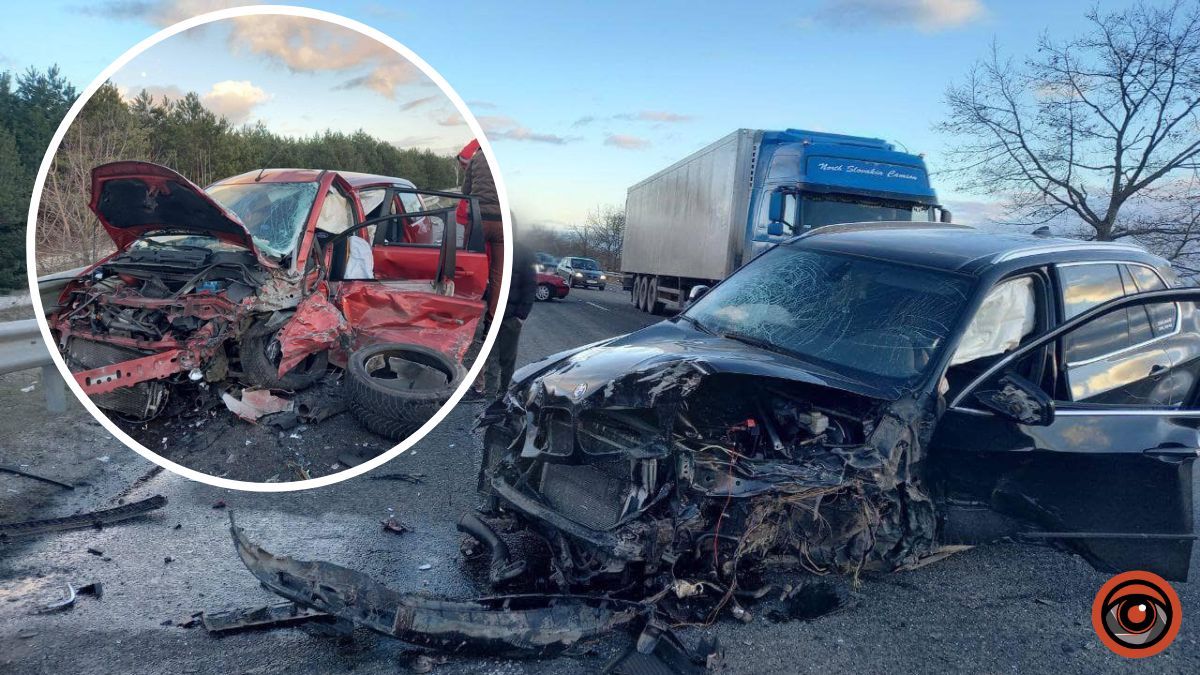 На Київщині у Бучанському районі масштабне ДТП з потерпілими: зіткнулося 4 автівки