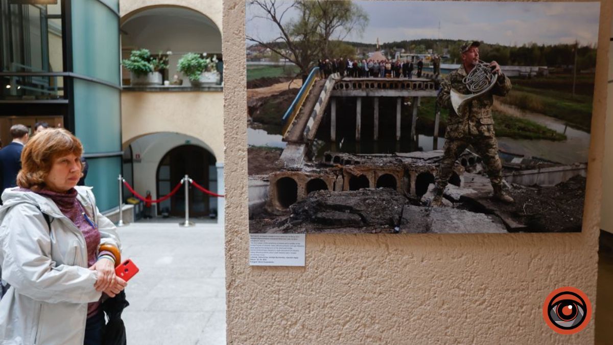 У Києві на вокзалі відкриють фотовиставку «Київ – незламне серце Європи», яка мандрувала світом