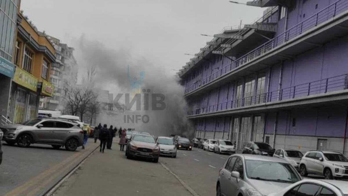 У Києві горить ТРЦ Dream Town