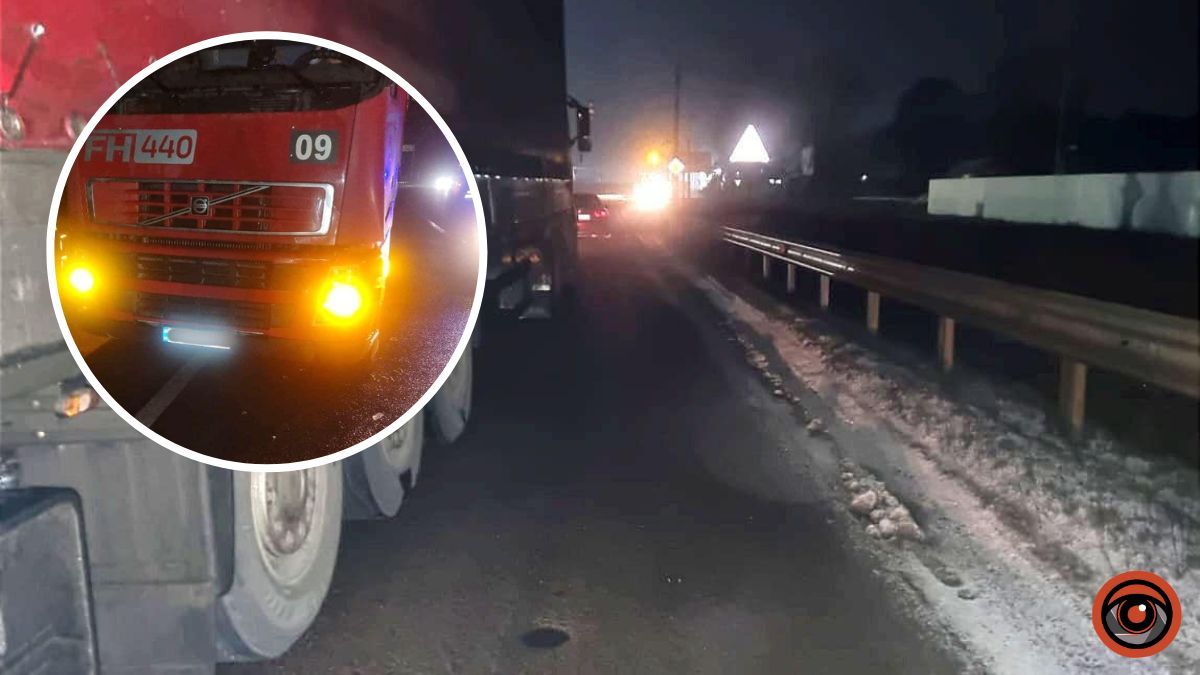 На Київщині вантажівка збила жінку, яка перебігала дорогу