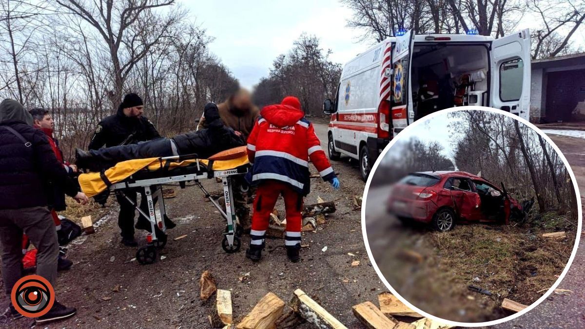 На Київщині Citroën зіштовхнувся з Merсedes, що перевозив дрова