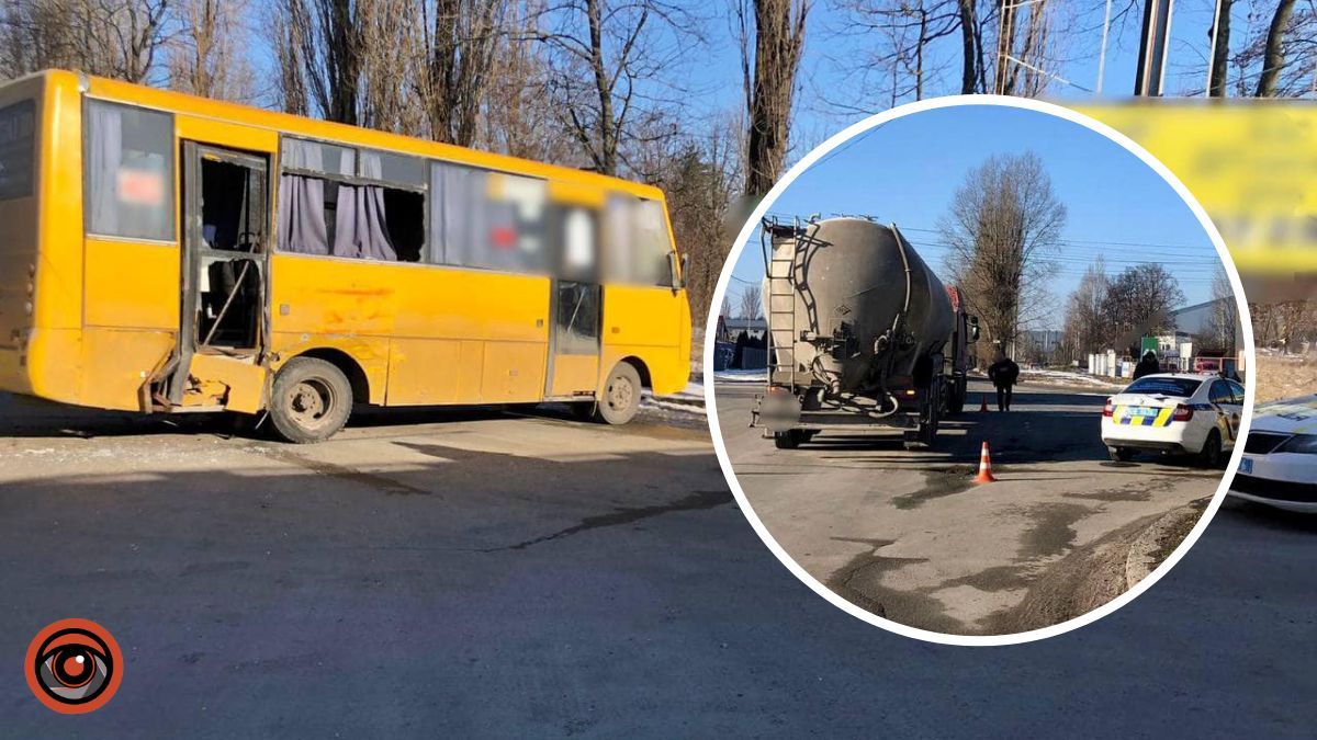 На Київщині вантажівка в'їхала в маршрутку з пасажирами