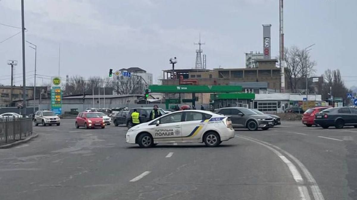 У Києві через масштабну пожежу на Подолі перерили частину вулиць: куди краще не їхати