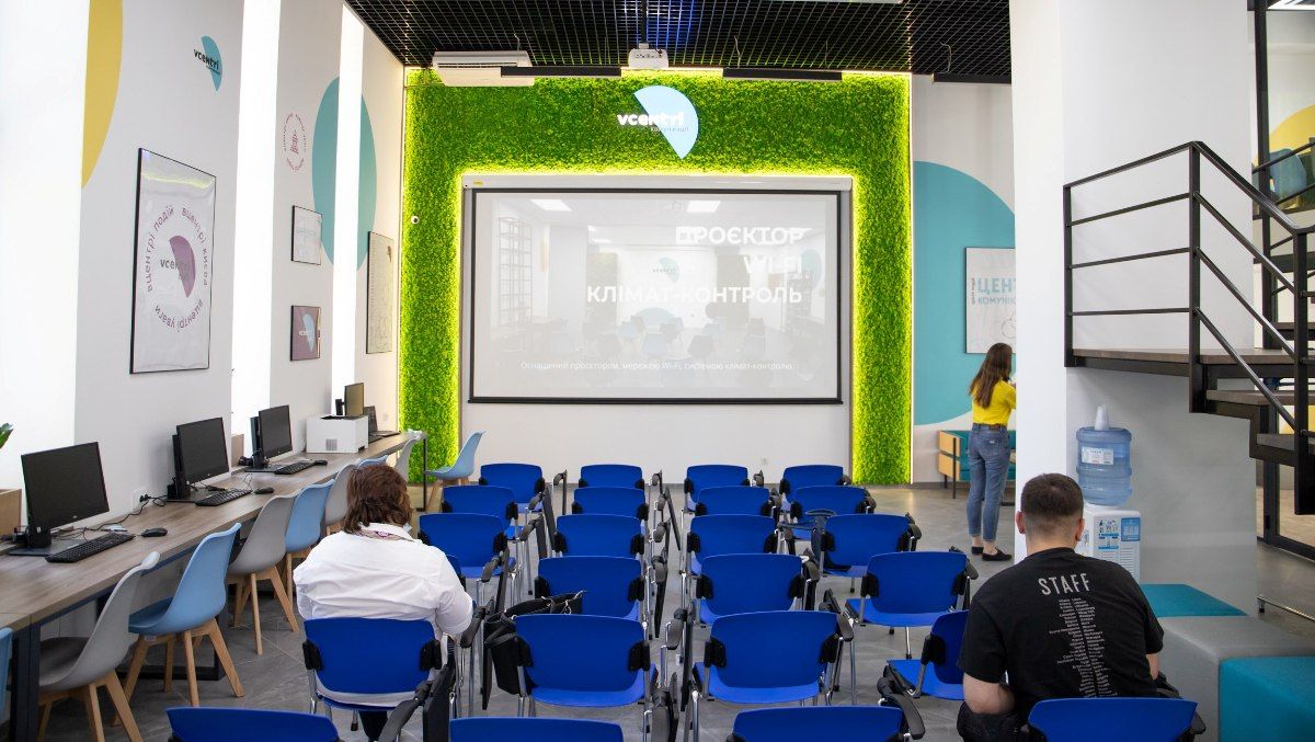 Курси англійської, тренінги з тактичної медицини та психологічні консультації: що безкоштовно пропонує простір Vcentri HUB у Києві