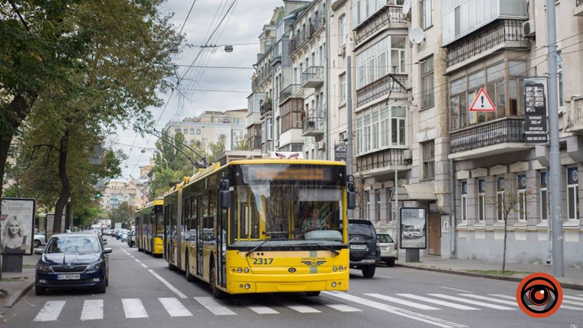 У Києві на вихідних змінять маршрути курсування автобусів та тролейбусів: де і коли