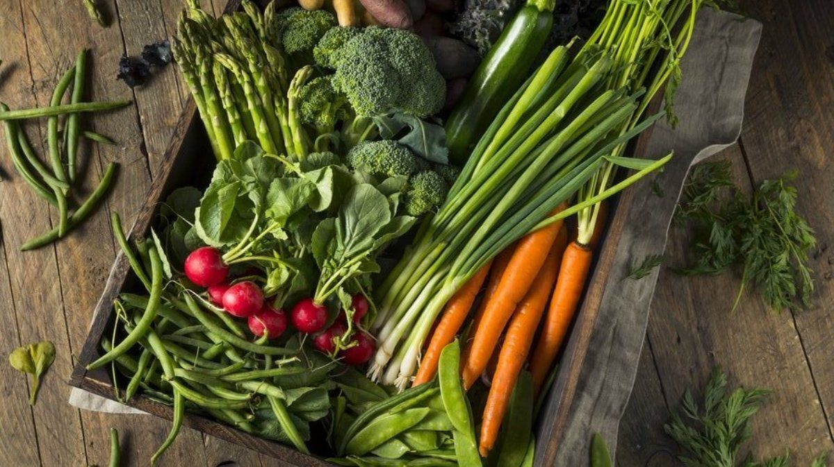 Спаржа, редис та зелень: де у Києві купити свіжі сезонні овочі біля дому