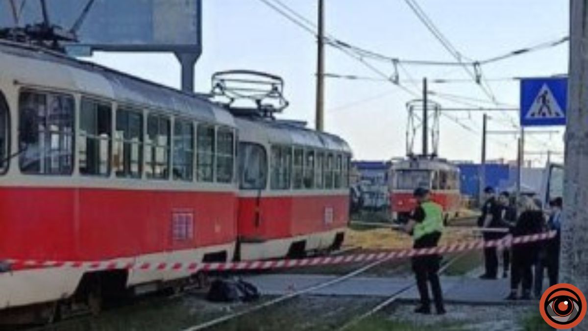 У Києві на Троєщині трамвай збив жінку