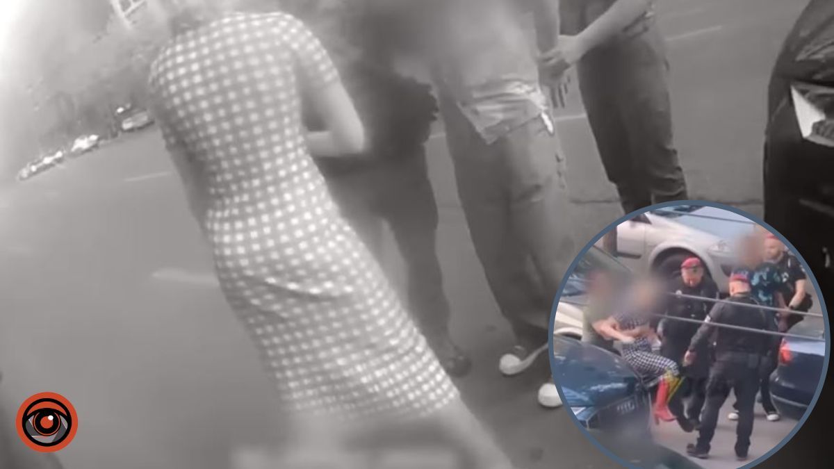 У Києві пʼяна жінка напала на патрульного та розбила його бодікамеру: відео моменту