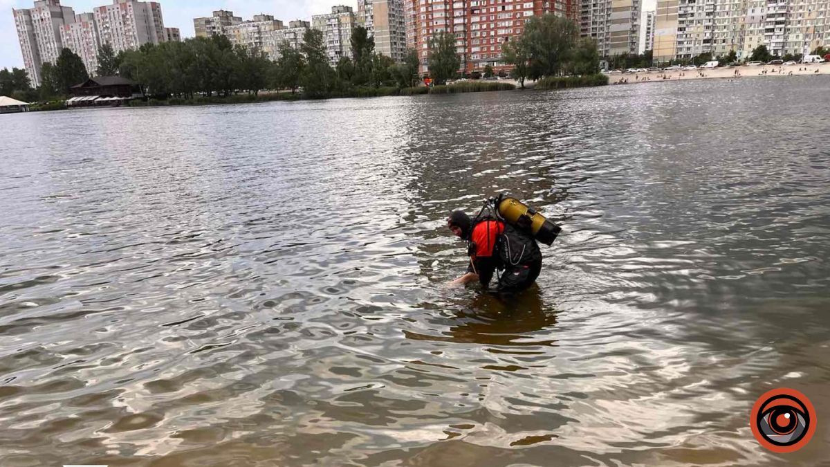 У Києві в озері знайшли тіло чоловіка