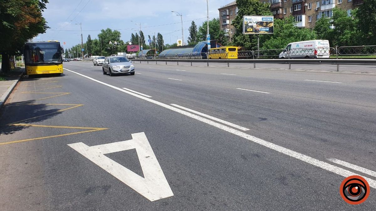 У Києві в Шевченківському районі на одній з вулиць з’явилася нова смуга для громадського транспорту