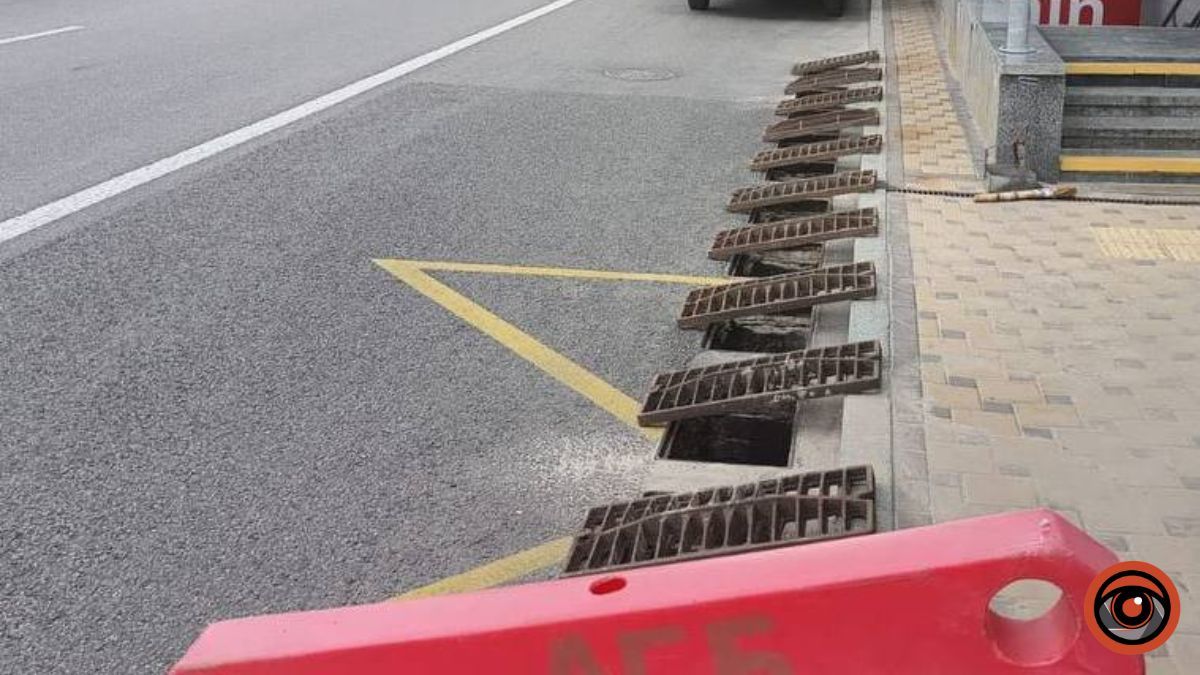 У Києві відкрили решітки зливостоків, щоб зменшити кількість підтоплень