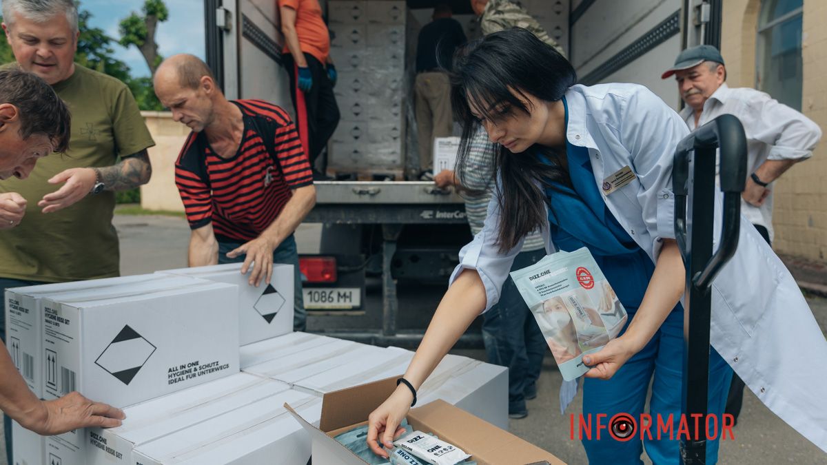 Корпорація “АТБ” передала лікарні Мечникова 15 тисяч санітарних наборів