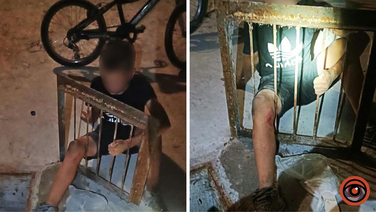 На Київщині хлопчик застряг в решітці зливної канави