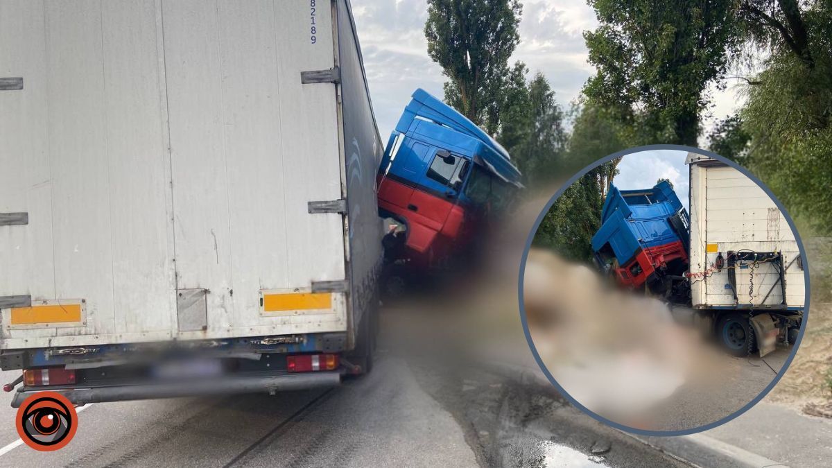 На Київщині фура врізалася у блокпост