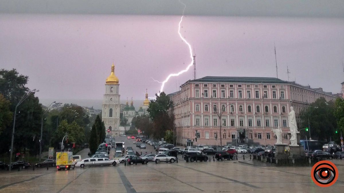 На Київ знову сунуть грози: коли чекати на негоду