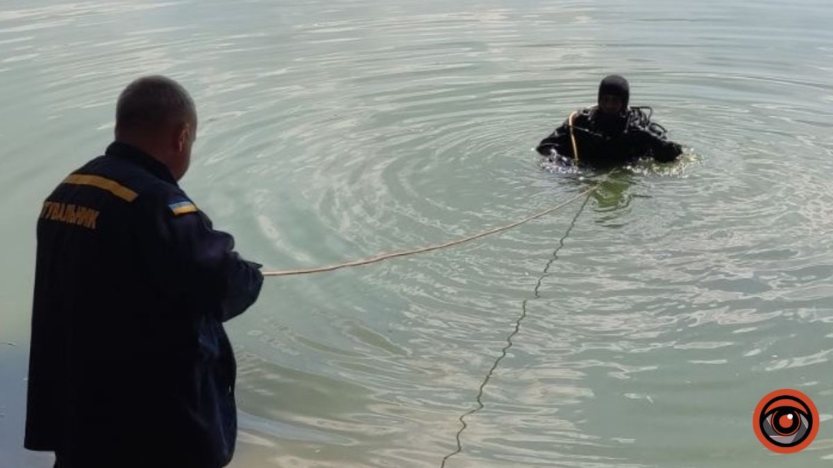 У Києві з озера Алмазне дістали тіло чоловіка