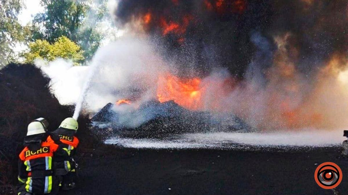 На Київщині загорілись цистерни з паливом