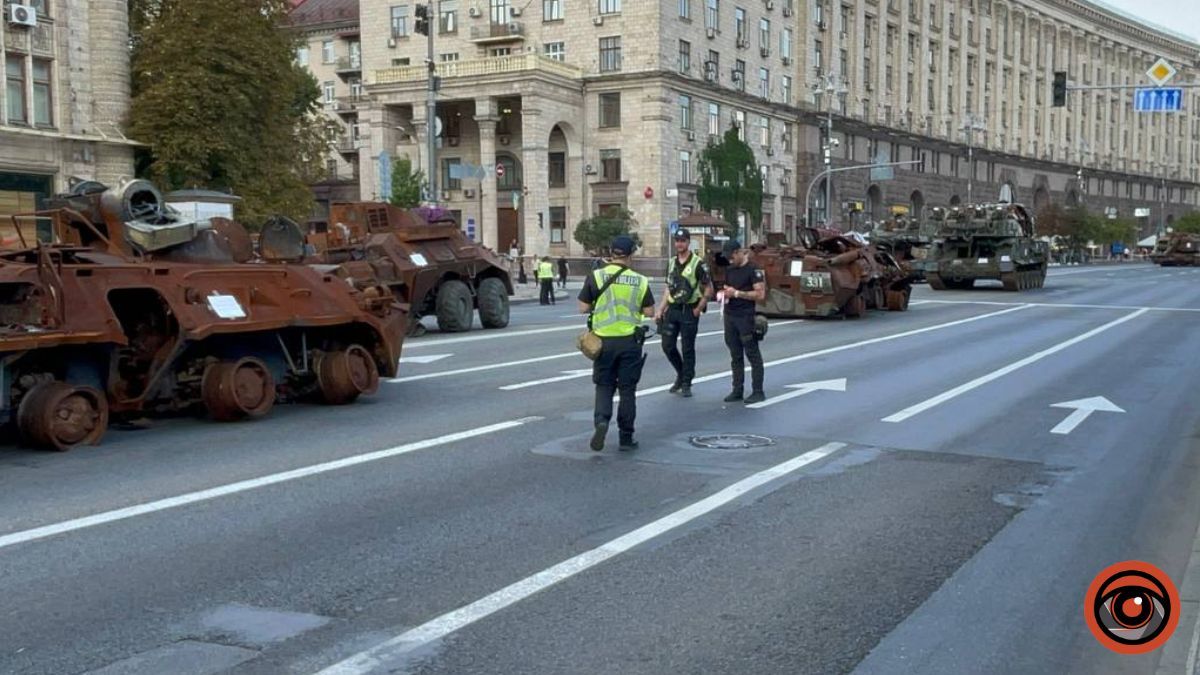 У Києві на Хрещатику виставили знищену ворожу техніку
